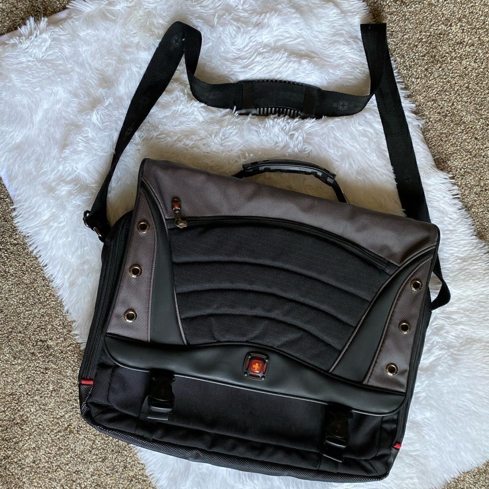 ‎Swiss Tech Bag
